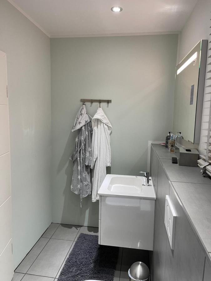 Ferienwohnung Am Traveufer 뤼베크 외부 사진